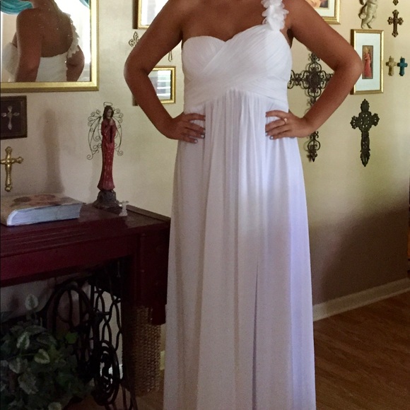 White wedding/prom dress - Picture 2 of 4